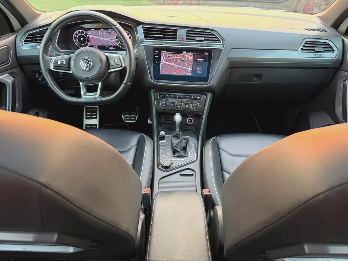 (2018) VOLKSWAGEN TIGUAN //R-LINE// GCC FULL OPTION -ORIGINAL PAINT--11-11