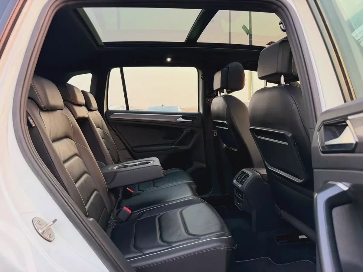 (2018) VOLKSWAGEN TIGUAN //R-LINE// GCC FULL OPTION -ORIGINAL PAINT--12-12