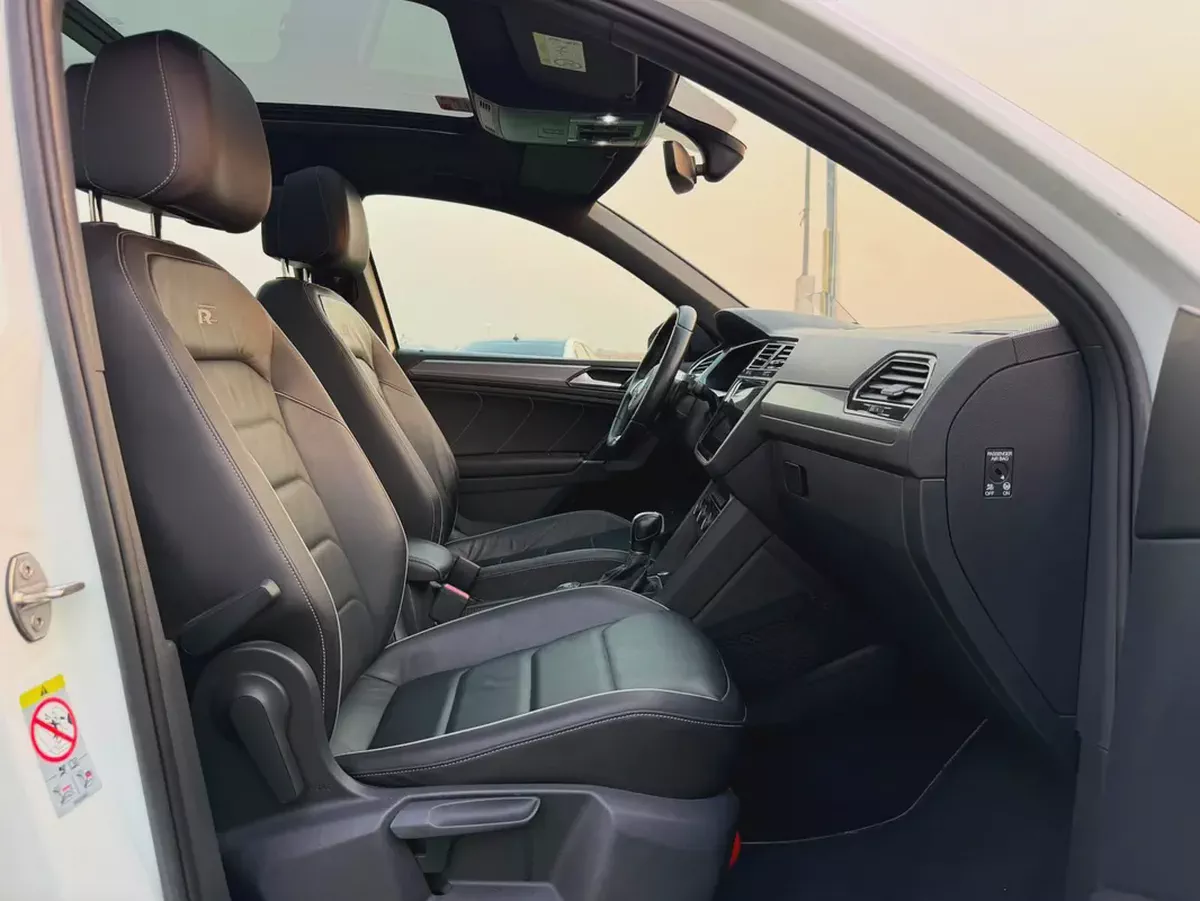 (2018) VOLKSWAGEN TIGUAN //R-LINE// GCC FULL OPTION -ORIGINAL PAINT--13-13
