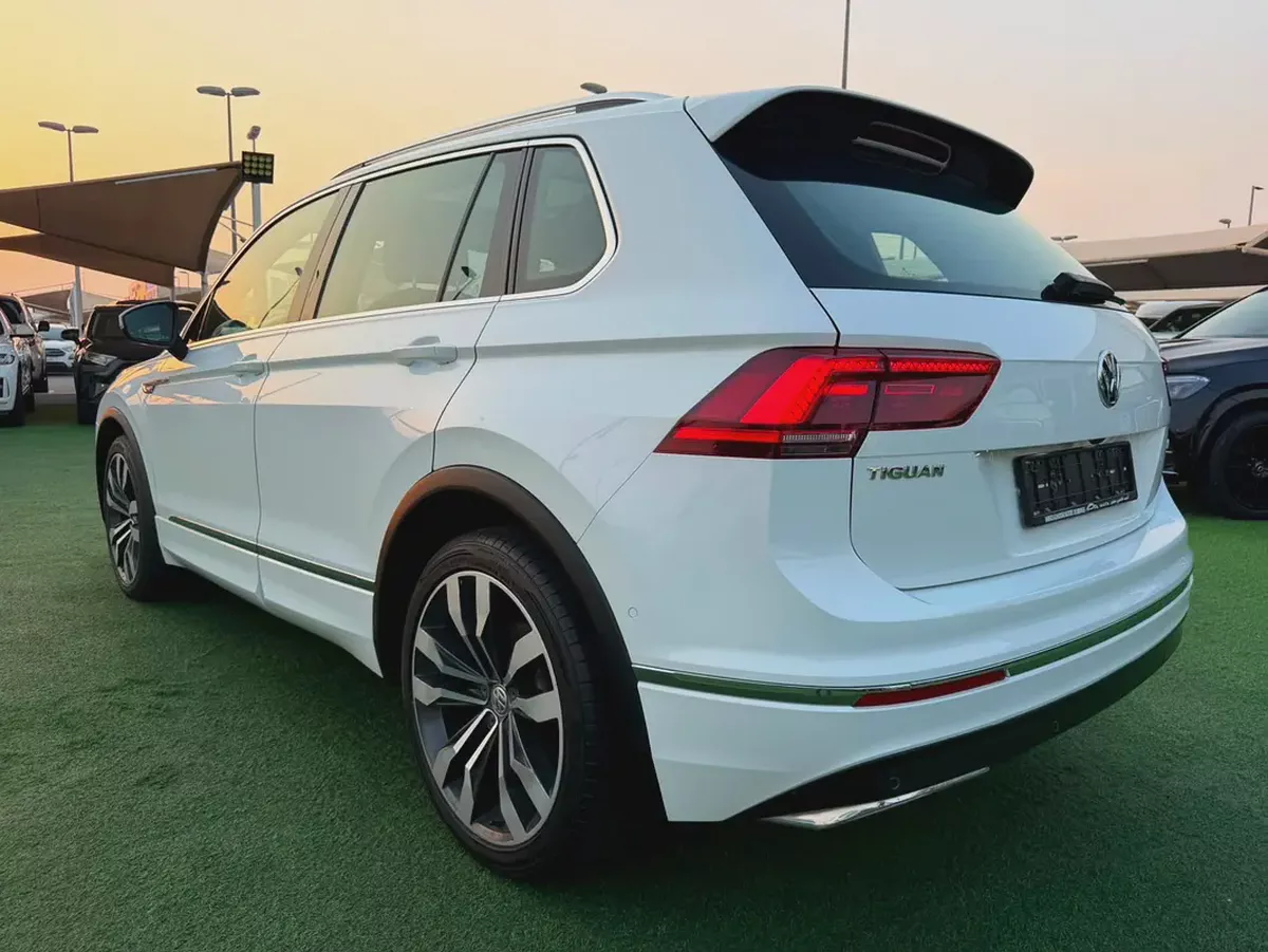(2018) VOLKSWAGEN TIGUAN //R-LINE// GCC FULL OPTION -ORIGINAL PAINT--6-6