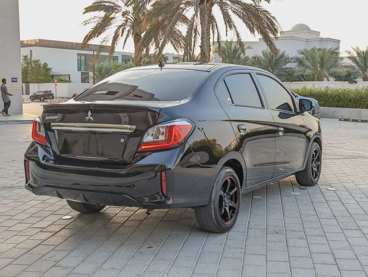 Mitsubishi Attrage 2022 GCC Signature Edition With Low KM Perfect Family Sedan-16-16