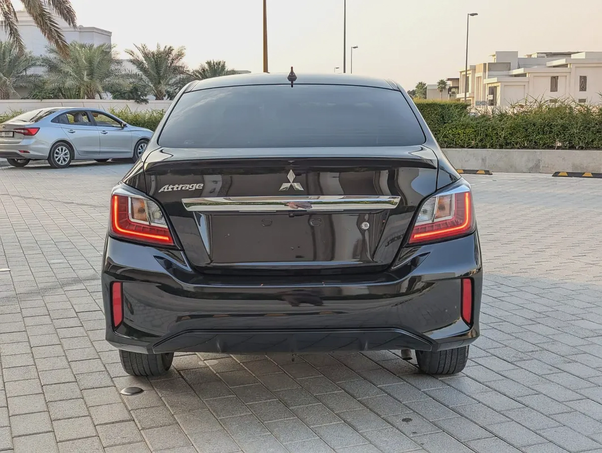Mitsubishi Attrage 2022 GCC Signature Edition With Low KM Perfect Family Sedan-17-17