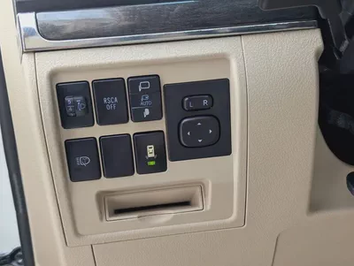 TOYOTA LAND CRUISER 2020 GXR GRAND TOURING V8 FULL OPTION GCC IN EXCELLENT CONDITION-12