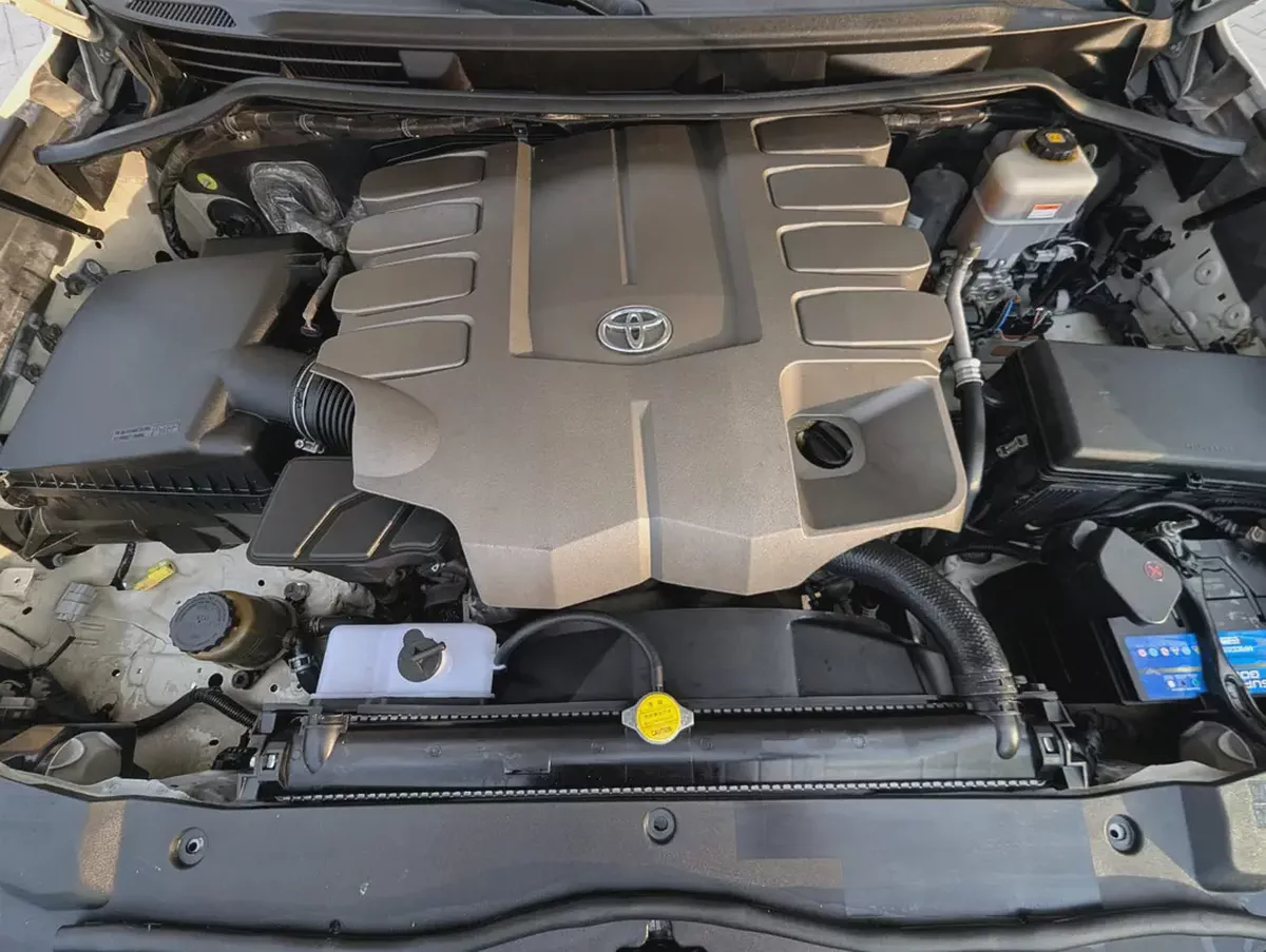 TOYOTA LAND CRUISER 2020 GXR GRAND TOURING V8 FULL OPTION GCC IN EXCELLENT CONDITION-11-11