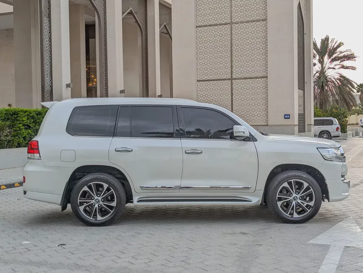 TOYOTA LAND CRUISER 2020 GXR GRAND TOURING V8 FULL OPTION GCC IN EXCELLENT CONDITION-16-16