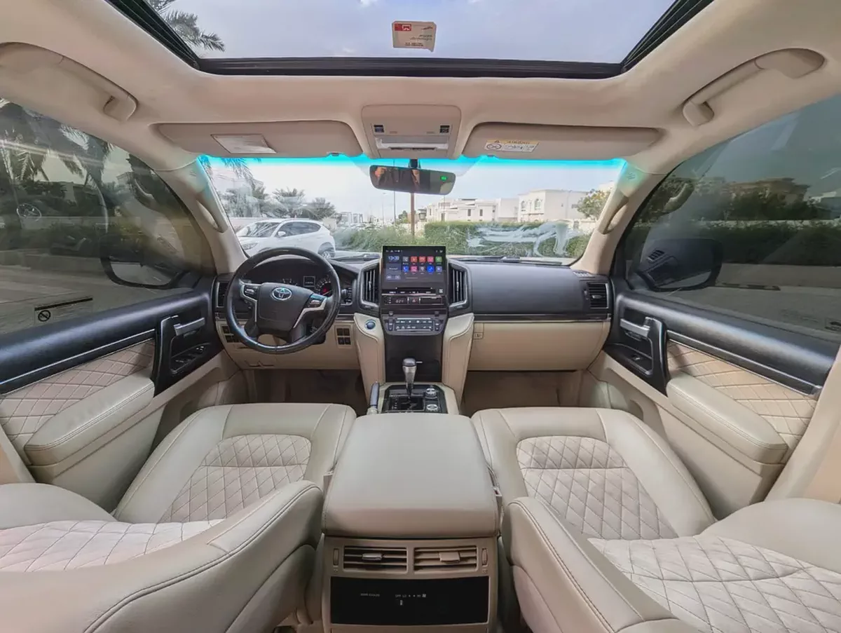 TOYOTA LAND CRUISER 2020 GXR GRAND TOURING V8 FULL OPTION GCC IN EXCELLENT CONDITION-2-2