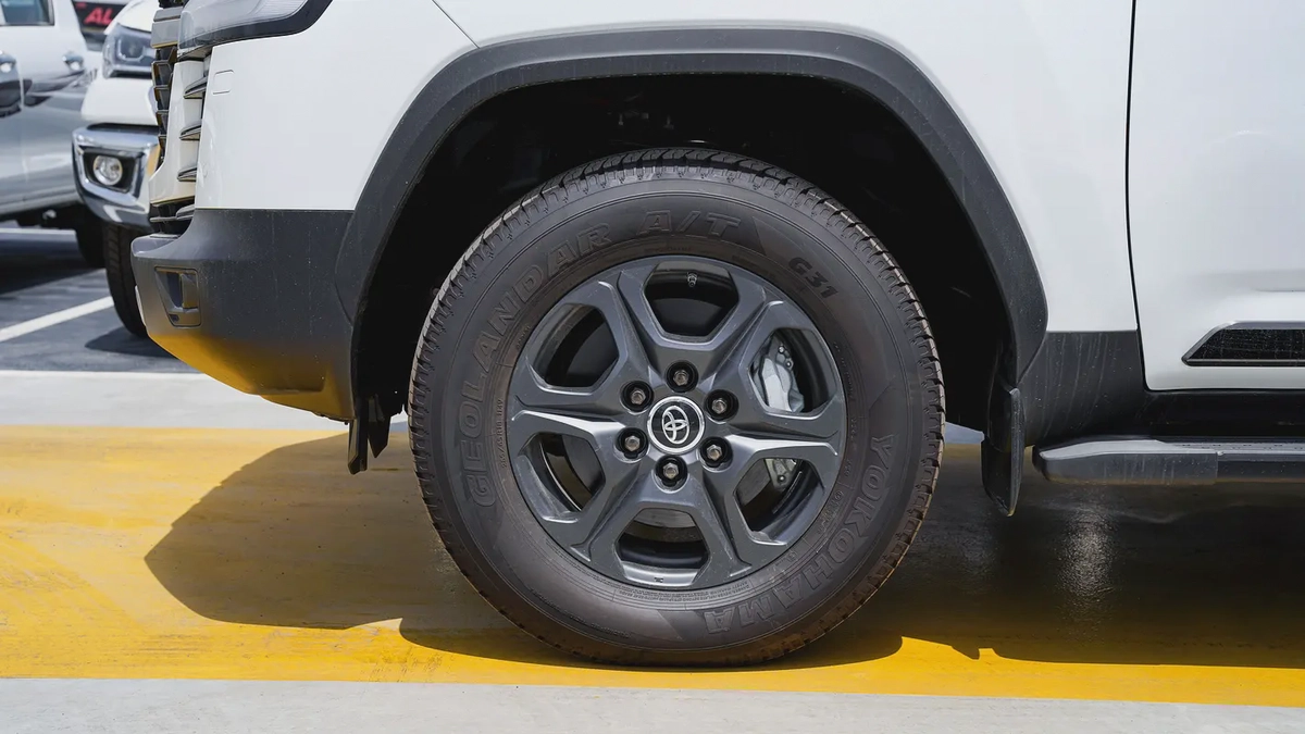 2025 Toyota Land Cruiser GR Sport hybrid - GCC Specs - Zero KM-9-9