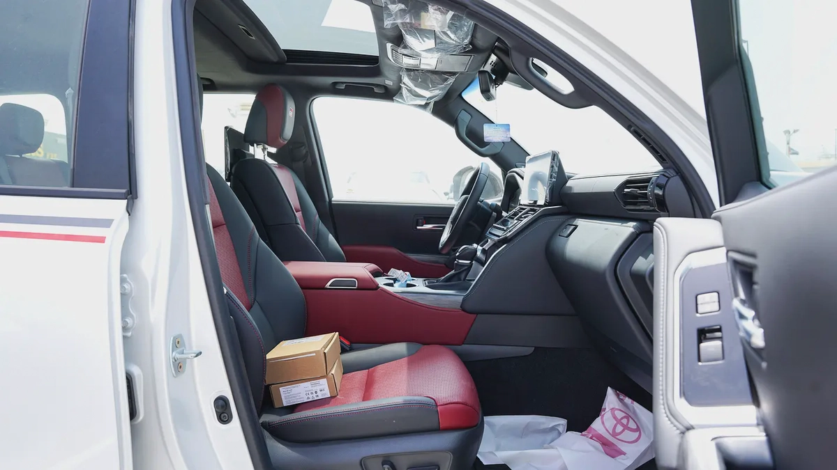 2025 Toyota Land Cruiser GR Sport hybrid - GCC Specs - Zero KM-11-11