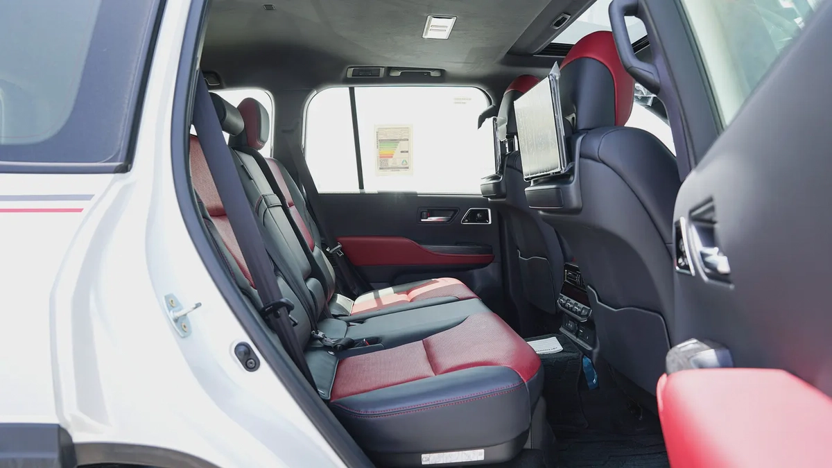 2025 Toyota Land Cruiser GR Sport hybrid - GCC Specs - Zero KM-12-12