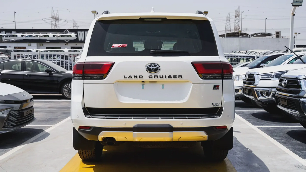 2025 Toyota Land Cruiser GR Sport hybrid - GCC Specs - Zero KM-4-4