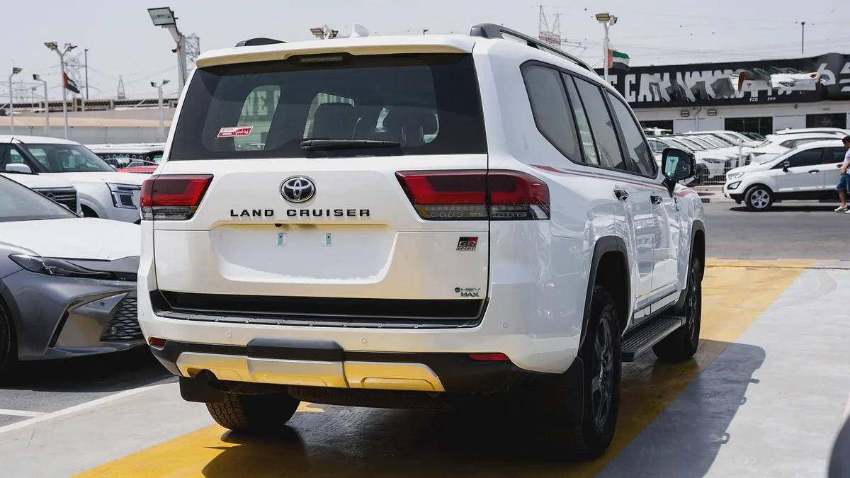 2025 Toyota Land Cruiser GR Sport hybrid - GCC Specs - Zero KM-5-5
