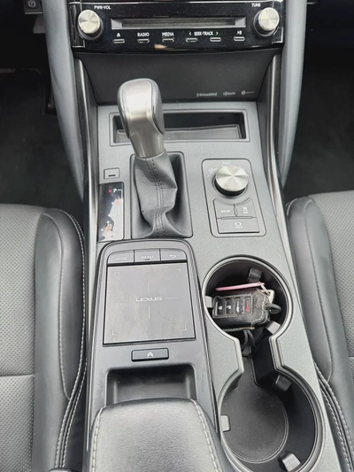 Lexus IS 300 2022 - American Specs - GCC Resale-9