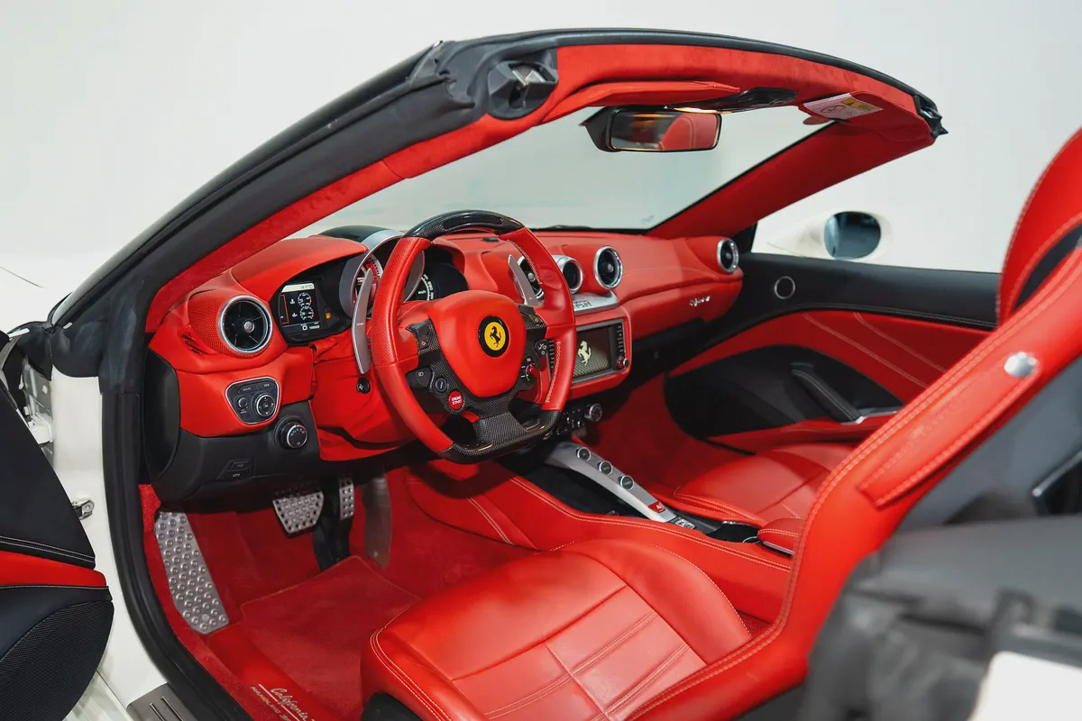 2016 FERRARI CALIFORNIA T | VERY LOW MILEAGE | HANDLING SPECIALE | CARBON LED STEERING |-7-7