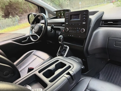 Hyundai Staria Luxury 2022 - Korean Specs - Excellent Condition-8