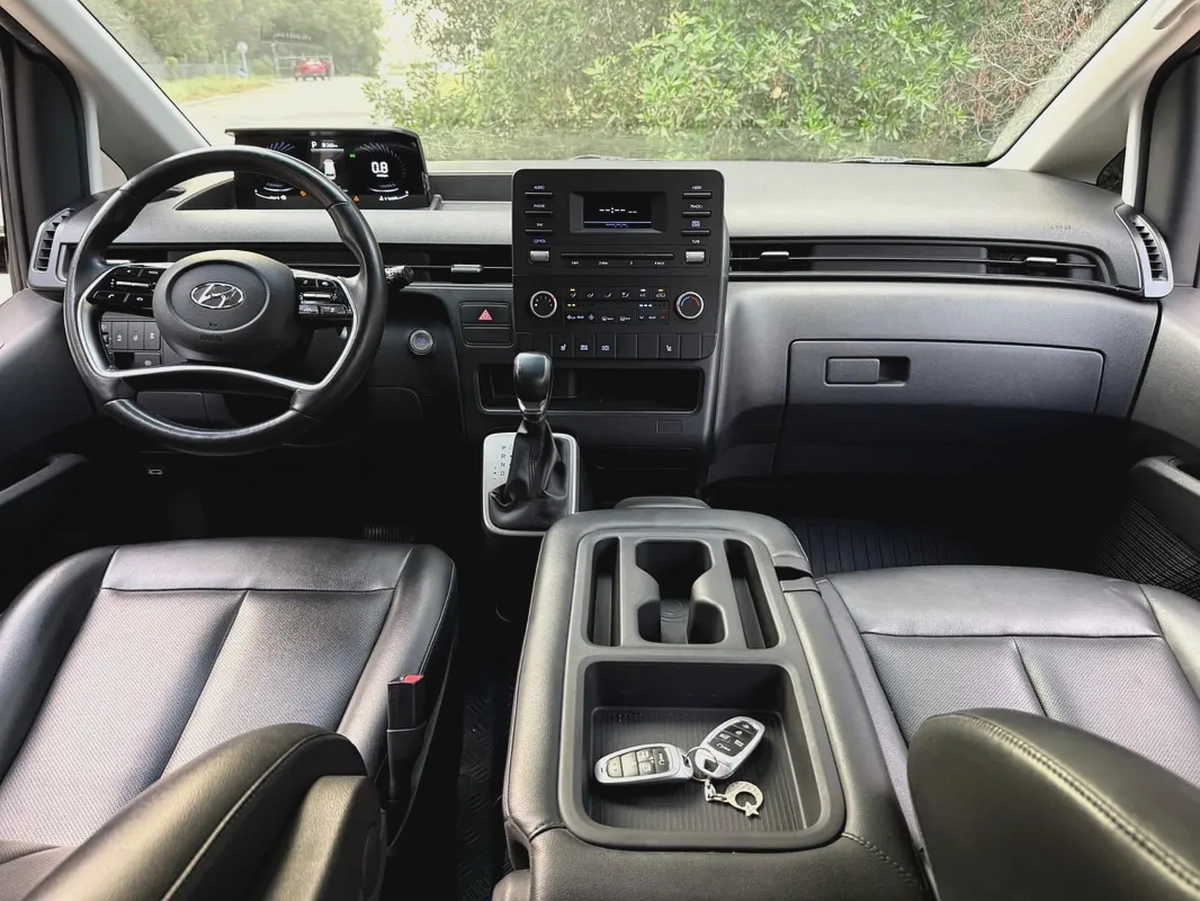 Hyundai Staria Luxury 2022 - Korean Specs - Excellent Condition-7-7