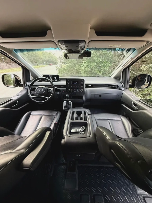 Hyundai Staria Luxury 2022 - Korean Specs - Excellent Condition