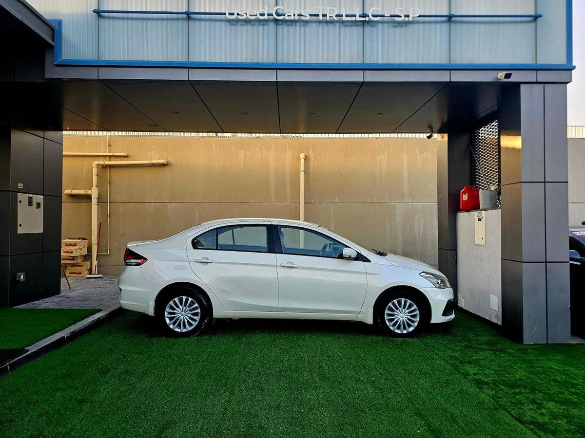 Suzuki Ciaz  GL/ 1.5L GCC/ LOW MILEAGE/ IMMACULATE CONDIITON