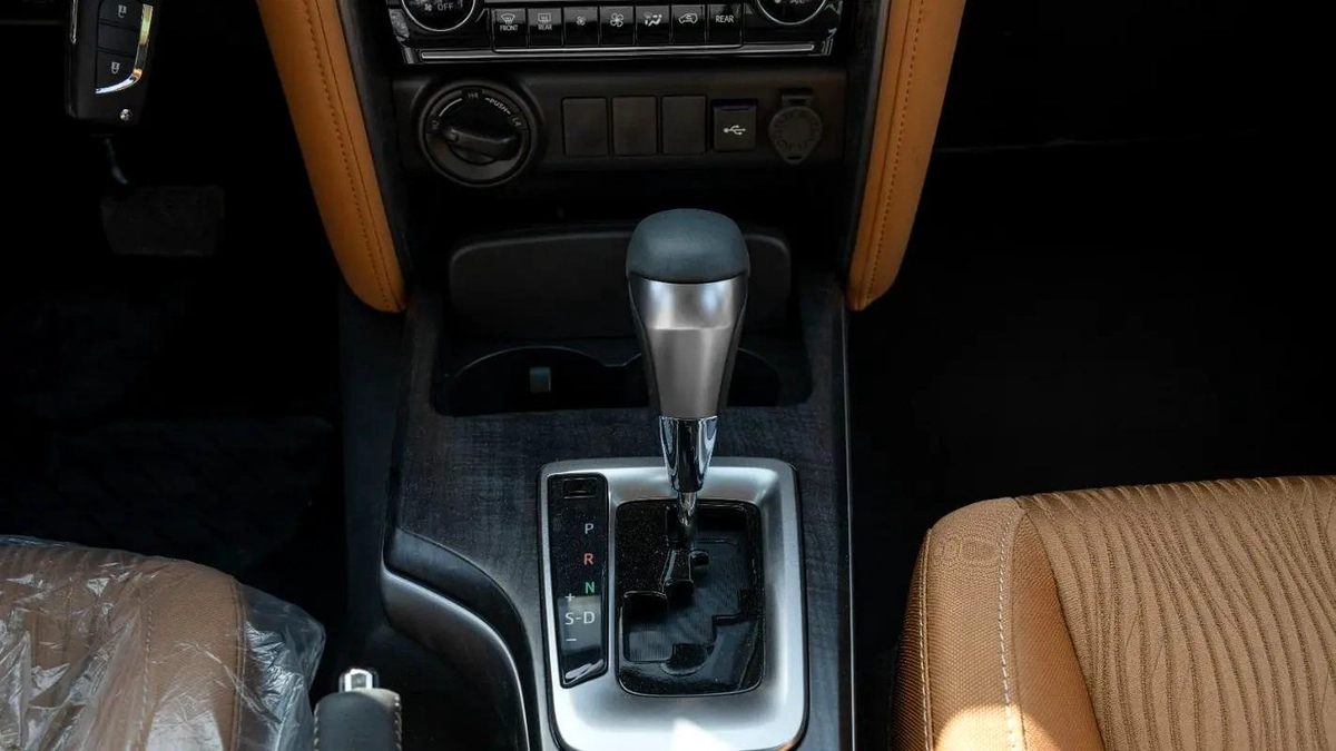 2026 Toyota Fortuner VX 4.0L AT Petrol (Black-Tan)-4-4