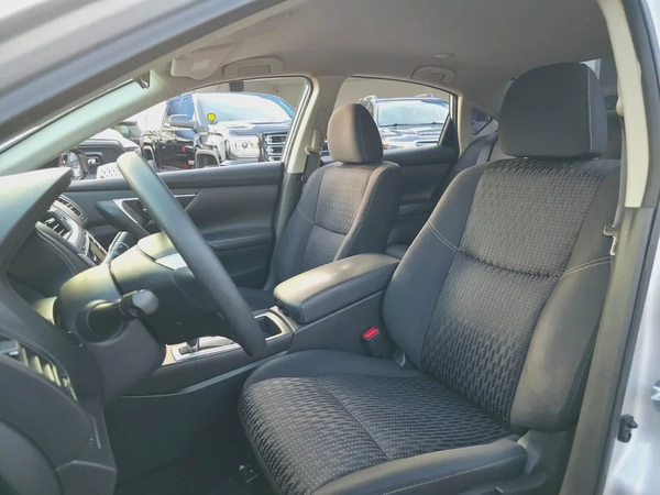 Nissan Altima SV 2017, V4 GCC Specs Very Well Maintained No Any Issue