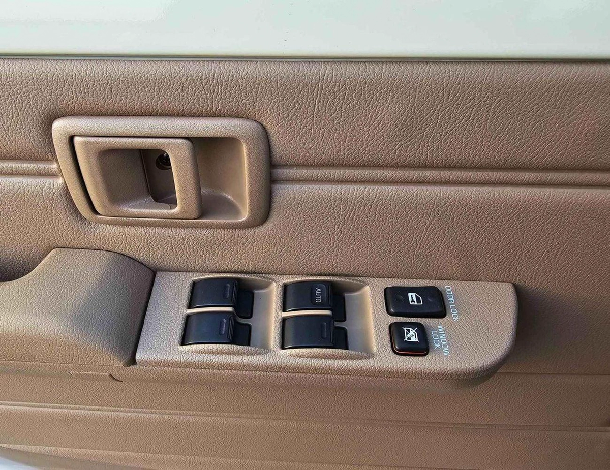 Toyota Land Cruiser Pick Up LC79 STD-E / DOUBLE CABIN MANUAL / 2.8L V4 DIESEL 4WD / SNORKEL (CODE # STD-E)-17-0