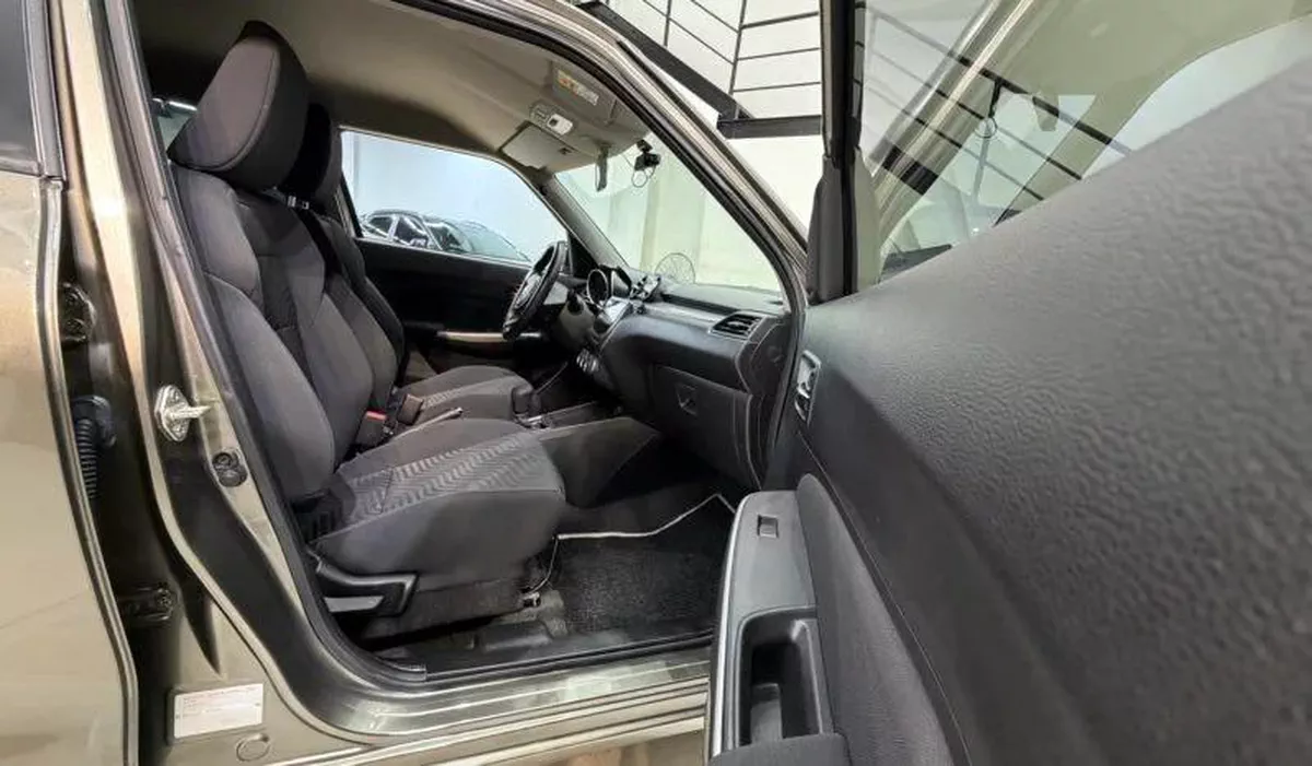 2023 Suzuki Swift GL Hatchback 1.2L V4 // EMI Starting from 640 AED-3-3