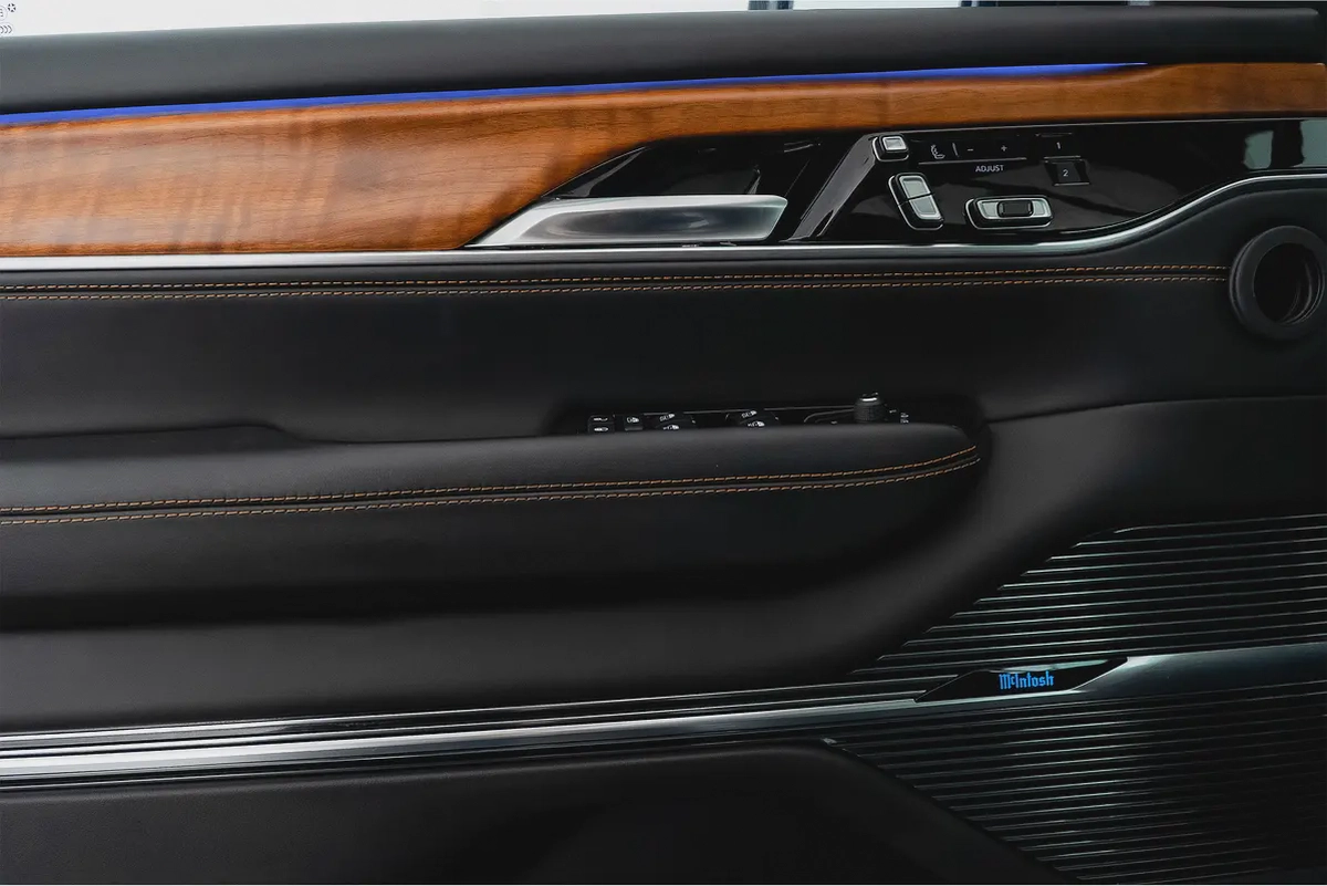 AED 5,013 / 60 months | 0% DP | 2023 Jeep Grand Wagoneer Series III Obsidian / Jeep Warranty