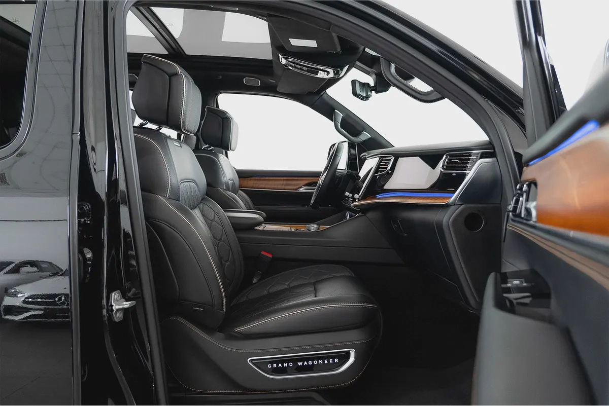 AED 5,013 / 60 months | 0% DP | 2023 Jeep Grand Wagoneer Series III Obsidian / Jeep Warranty