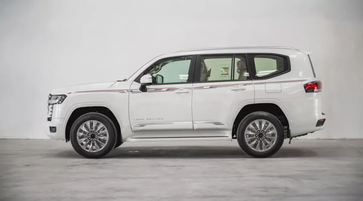 Toyota Land Cruiser GXR 2026 GCC Specs-2-2
