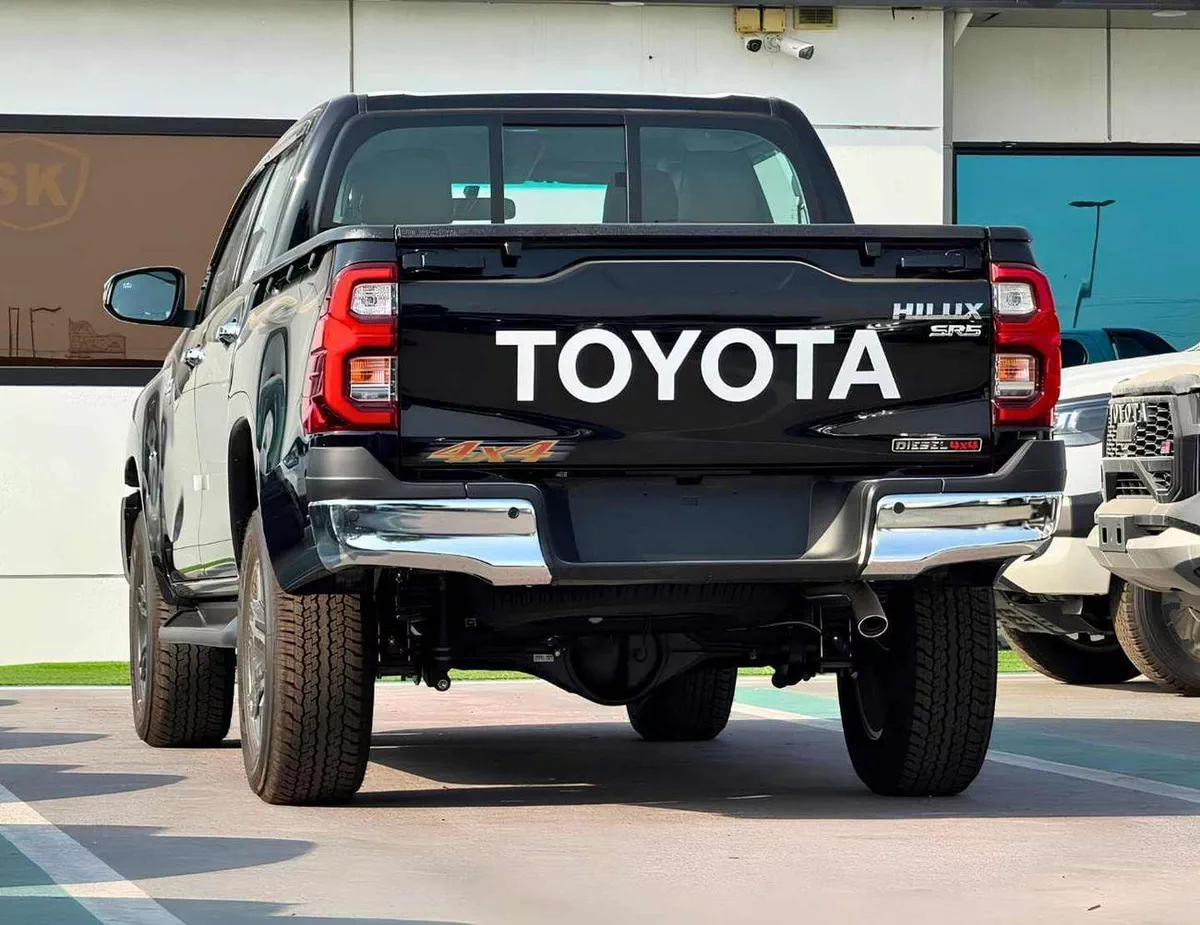 Toyota Hilux SR5 (NON GCC) SR5 | 2.8L V4 DIESEL | FULL OPTION | BLIND SPOT | OVER FNDER (CODE # HDAH1)-4-0