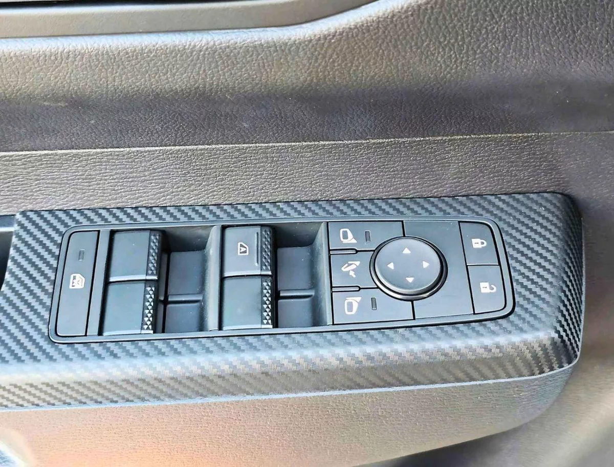 Mitsubishi L200 GLX 2.4L PETROL / M/T / SIDE STICKER / 4WD / (CODE # GLXP)-15-0