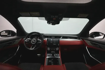Jaguar F-Pace SVR-5