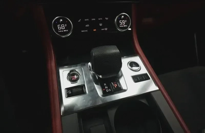 Jaguar F-Pace SVR-4