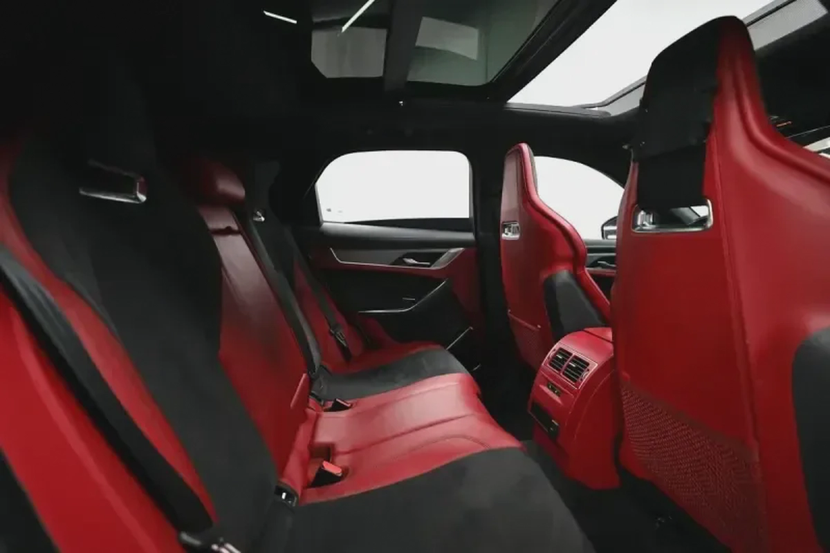Jaguar F-Pace SVR-12-12