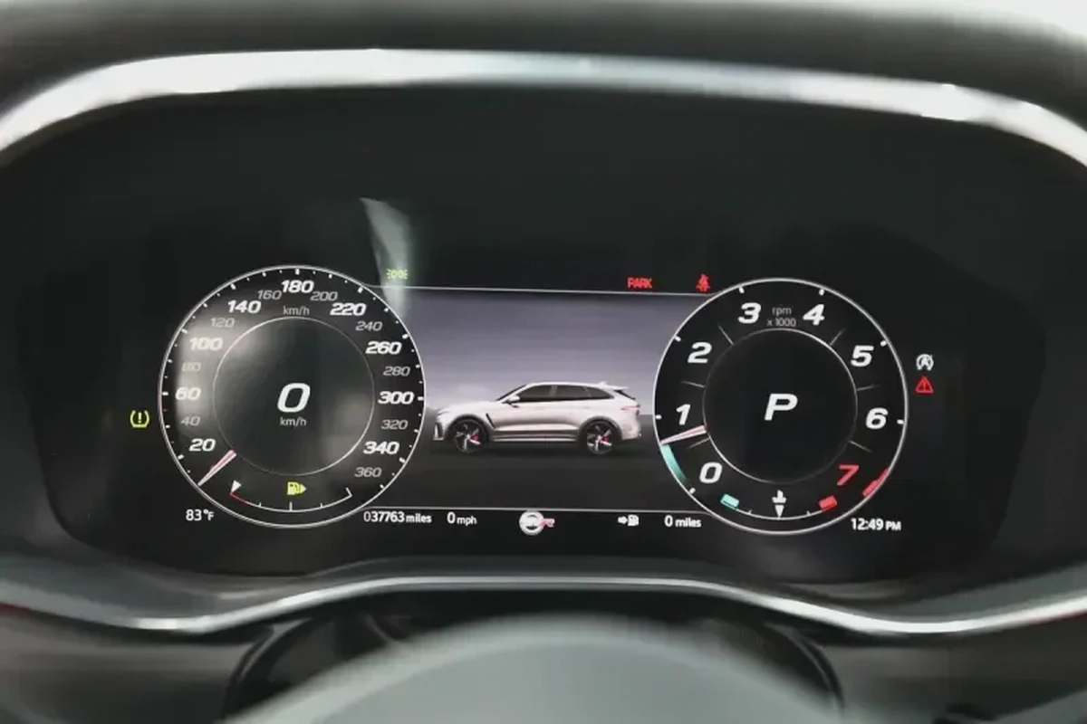 Jaguar F-Pace SVR-10-10