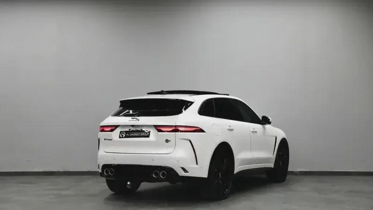 Jaguar F-Pace SVR-13-13