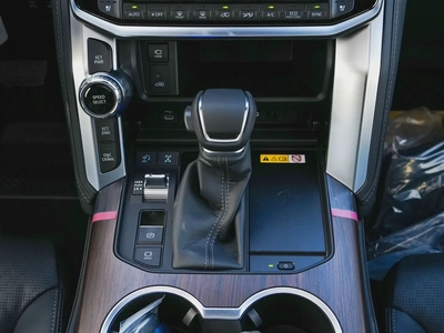 2026 TOYOTA LAND CRUISER VX 4.0L BRAND NEW 0KM-10