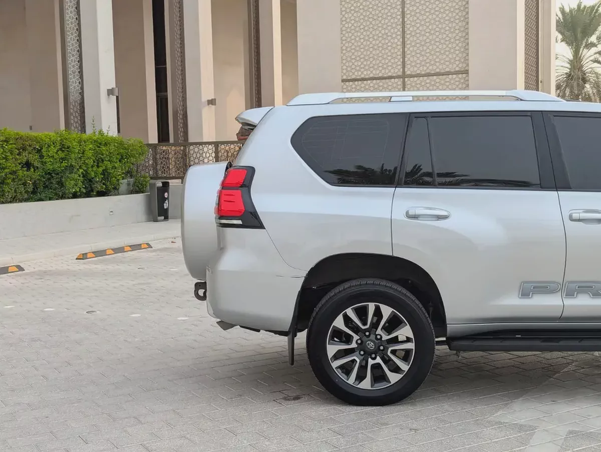 2022 Toyota Prado TXL Top full Option V6 4.0L GCC specs Excellent Condition-5-5