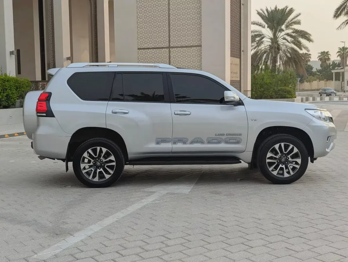 2022 Toyota Prado TXL Top full Option V6 4.0L GCC specs Excellent Condition-7-7