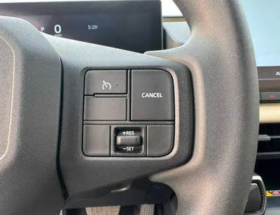 Toyota RAV4 XLE-G MID OPTION || 2.0L PETROL V4 / SUNROOF / DRIVER PWR SEAT /BIG DVD / REAR CAMERA (CODE#RVPXLEO)-17