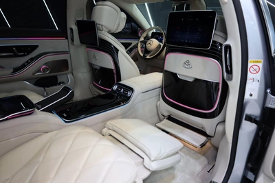 Mercedes-Benz Maybach S680-10