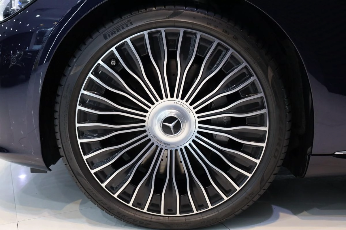 Mercedes-Benz Maybach S680-8-8