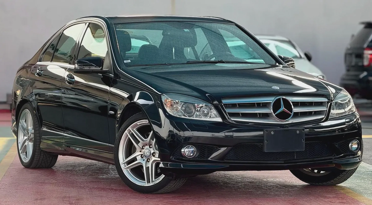 BENZ C300 | 2010 | ONLY : 82144 KM | JAPAN IMPORT | CLEAN TITLE