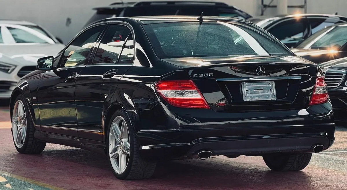 BENZ C300 | 2010 | ONLY : 82144 KM | JAPAN IMPORT | CLEAN TITLE-4-4