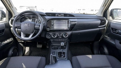 Toyota Hilux GL HILUX 2.4L AT-9