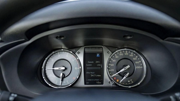Toyota Hilux GL HILUX 2.4L AT