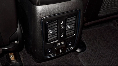 Jeep Grand Cherokee Summit 5.7 L V8-6