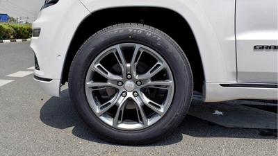 Jeep Grand Cherokee Summit 5.7 L V8-15