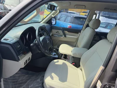 Mitsubshi Pajero 2015 brown color GCC calen car-3
