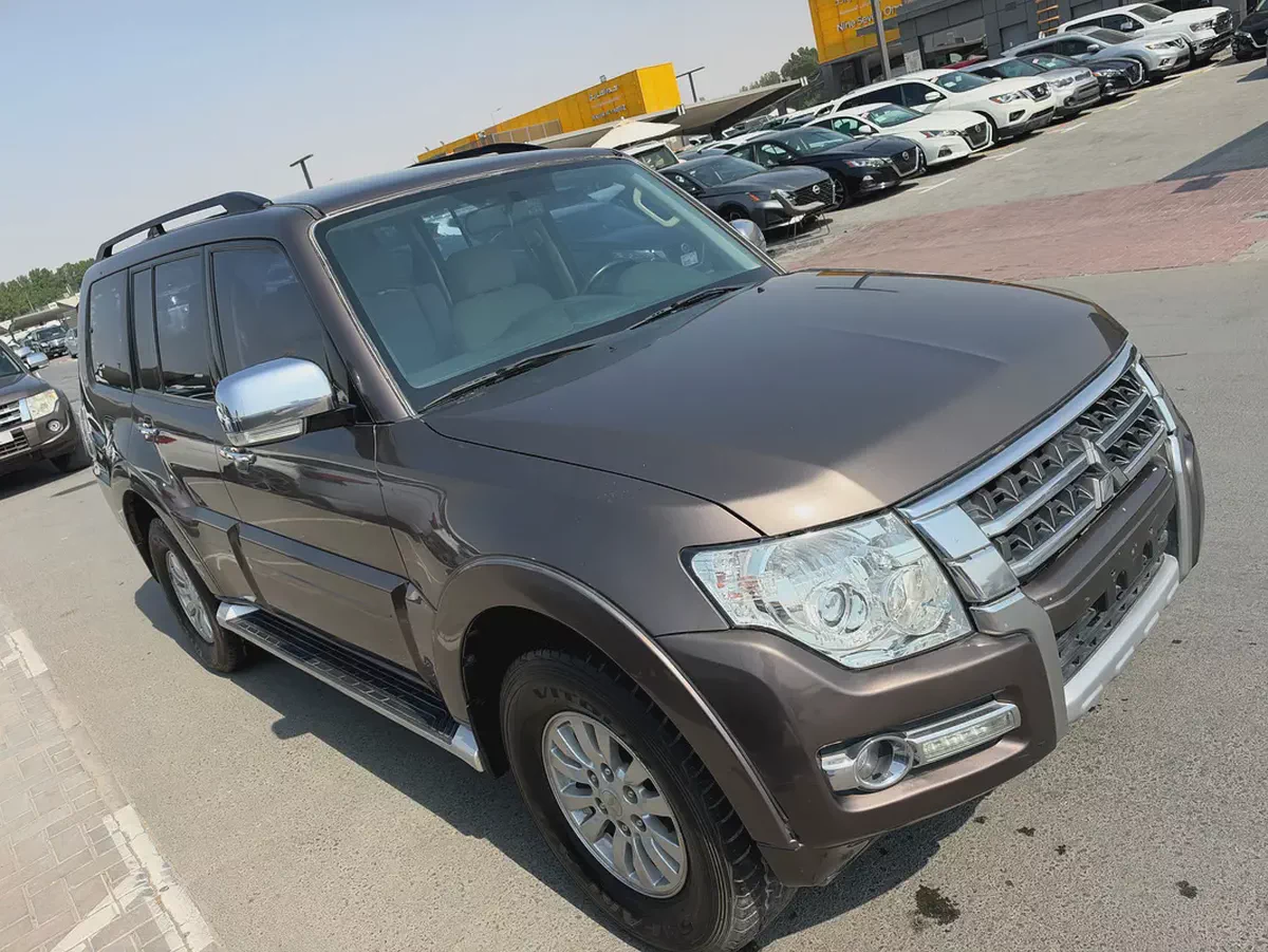Mitsubshi Pajero 2015 brown color GCC calen car-1-1