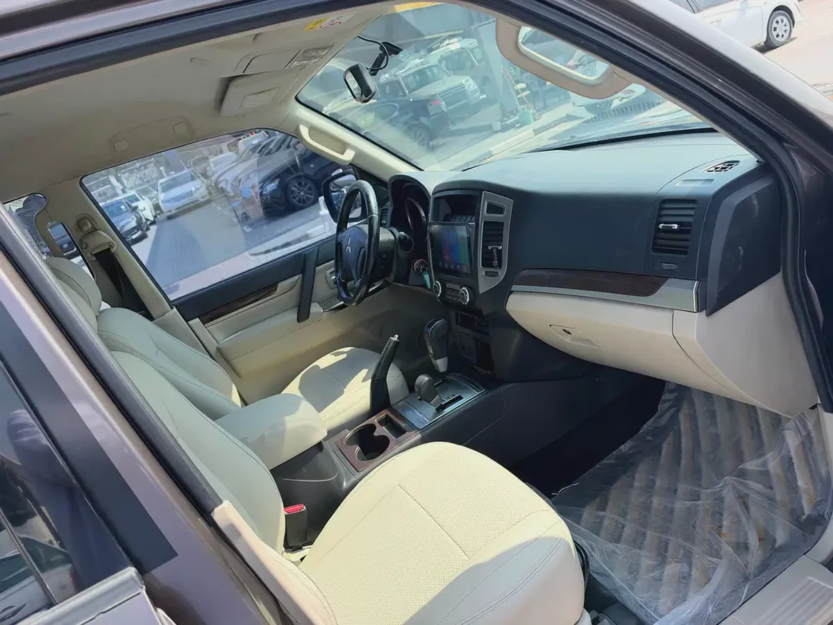 Mitsubshi Pajero 2015 brown color GCC calen car-8-8